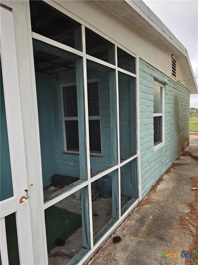 503 E Dallas Avenue, Seadrift, TX 77983 - #2