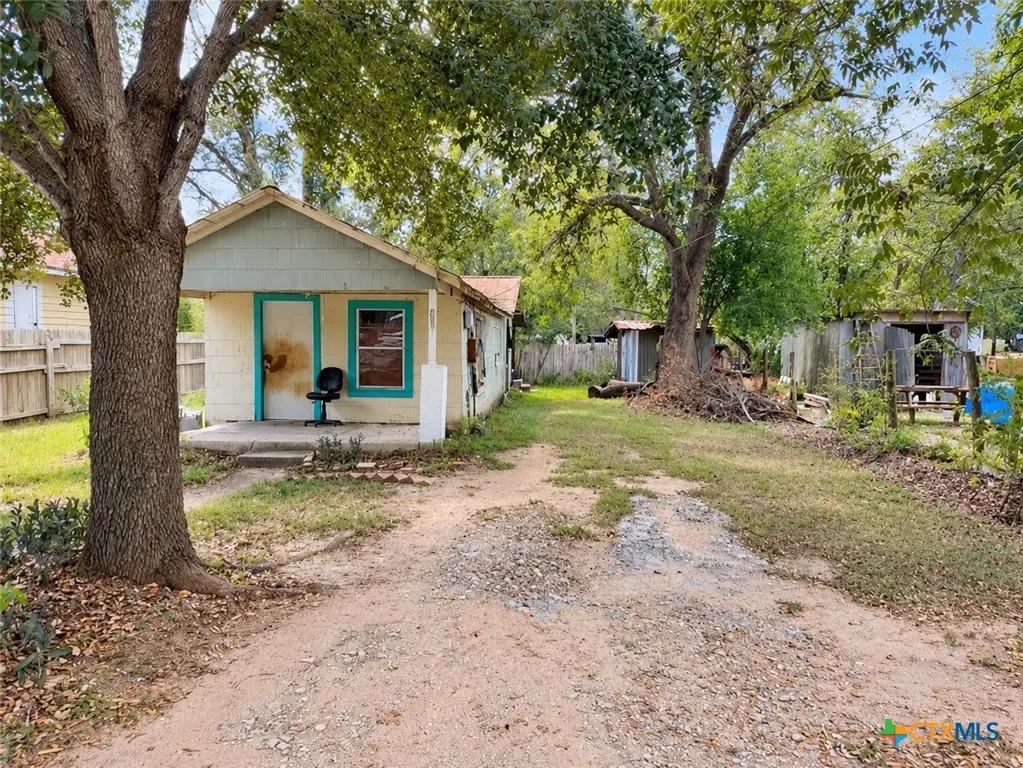 109 W Jones Street, Luling, TX 78648 - #1