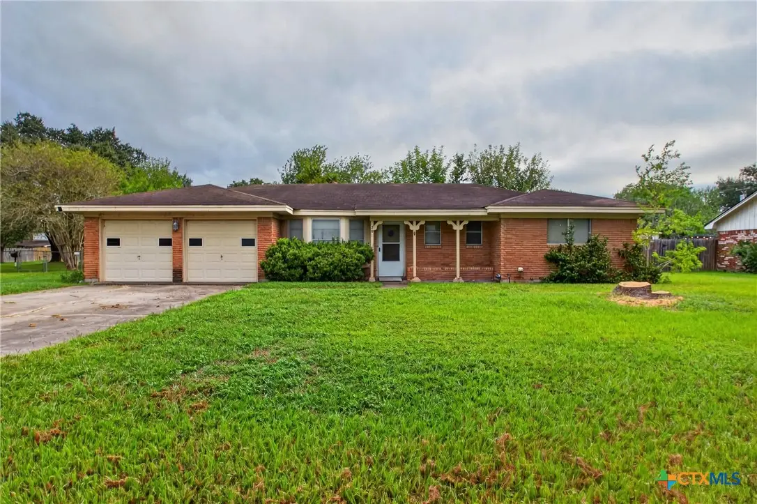 206 Cambridge, Victoria, TX 77905 - #1