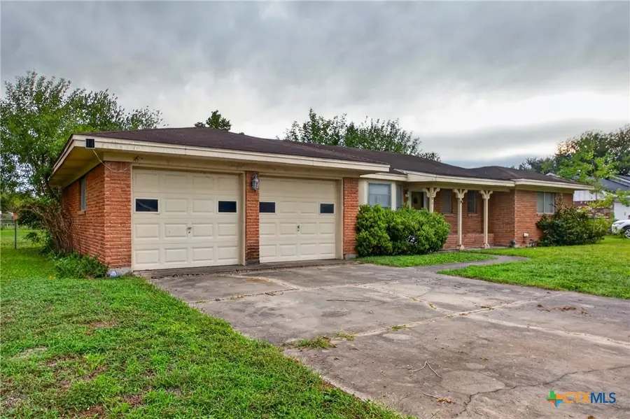 206 Cambridge, Victoria, TX 77905 - #2