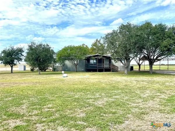 342 County Road 412, Edna, TX 77957