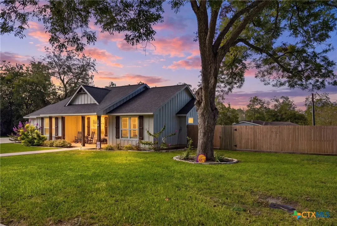 922 N Avenue F, Shiner, TX 77984 - #1