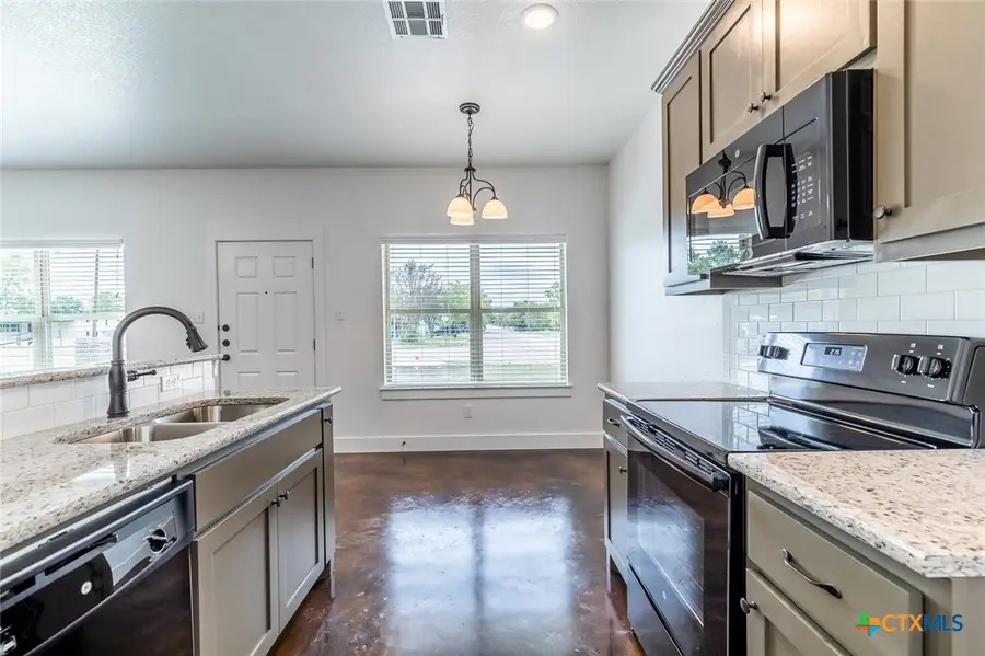 602 Washington Street, McGregor, TX 76657 - #3