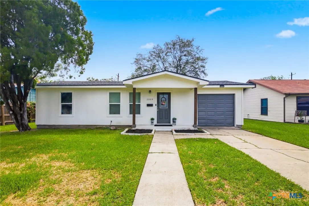 1109 E Polk Avenue, Victoria, TX 77901 - #1