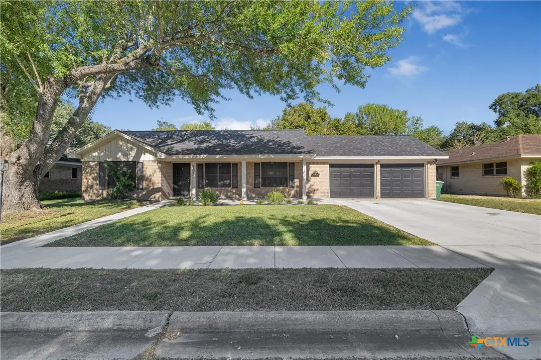 302 Yorkshire Lane, Victoria, TX 77904 - #1