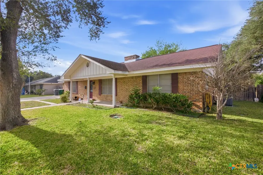 403 Salisbury Lane, Victoria, TX 77904 - #2