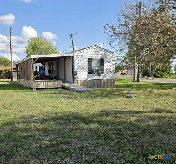 104 W Baltimore Avenue, Seadrift, TX 77983