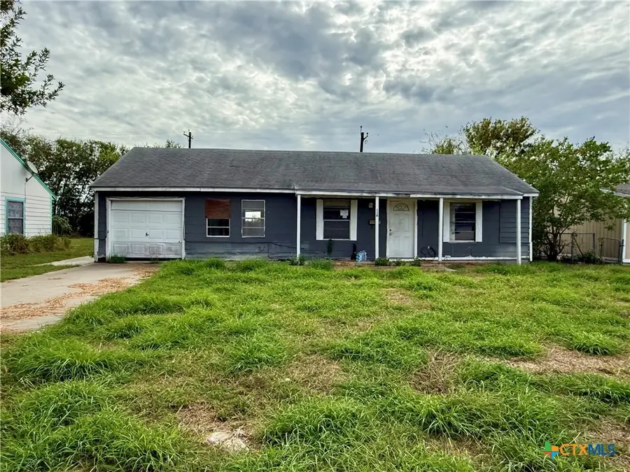 118 Massanet Street, Port Lavaca, TX 77979 - #2