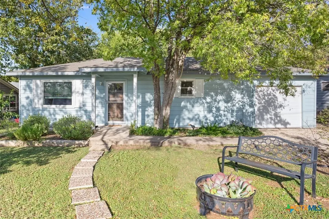2215 S Wall Street, Belton, TX 76513 - #1