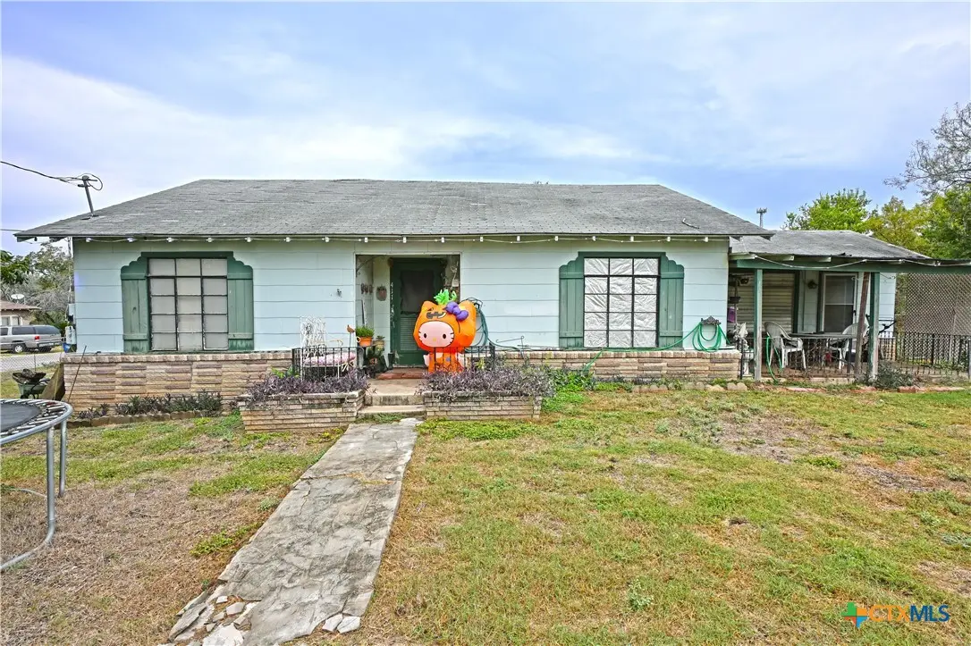 411 S Live Oak Avenue, New Braunfels, TX 78130 - #1