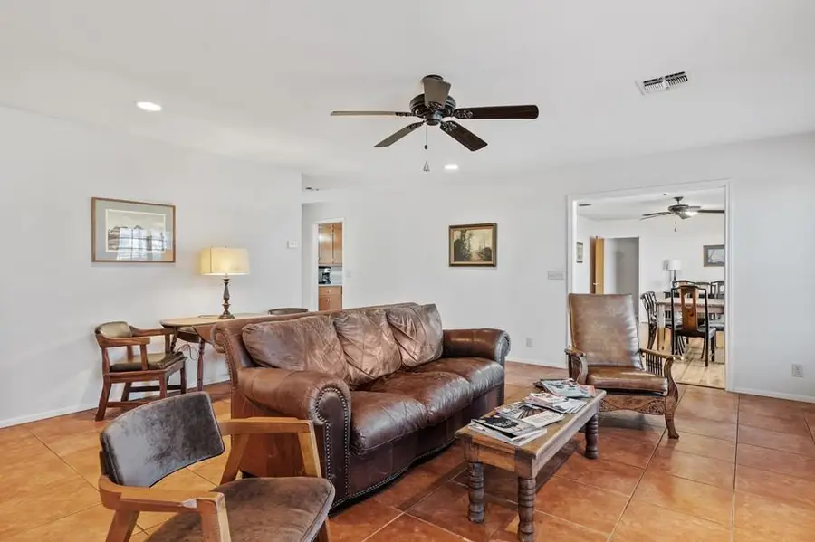 505 Waldrip St, Fredericksburg, TX 78624 - Image #2