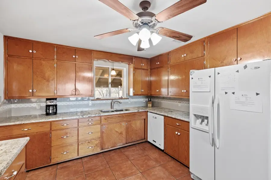 505 Waldrip St, Fredericksburg, TX 78624 - Image #3