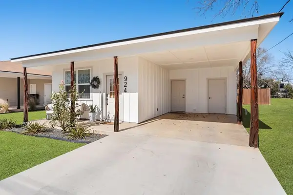 924 Apple St, Fredericksburg, TX 78624