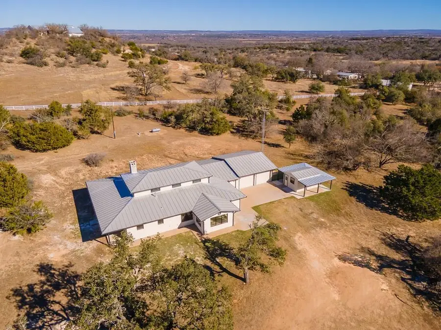 622 Paradise Ranch Rd, Fredericksburg, TX 78624 - Image #2