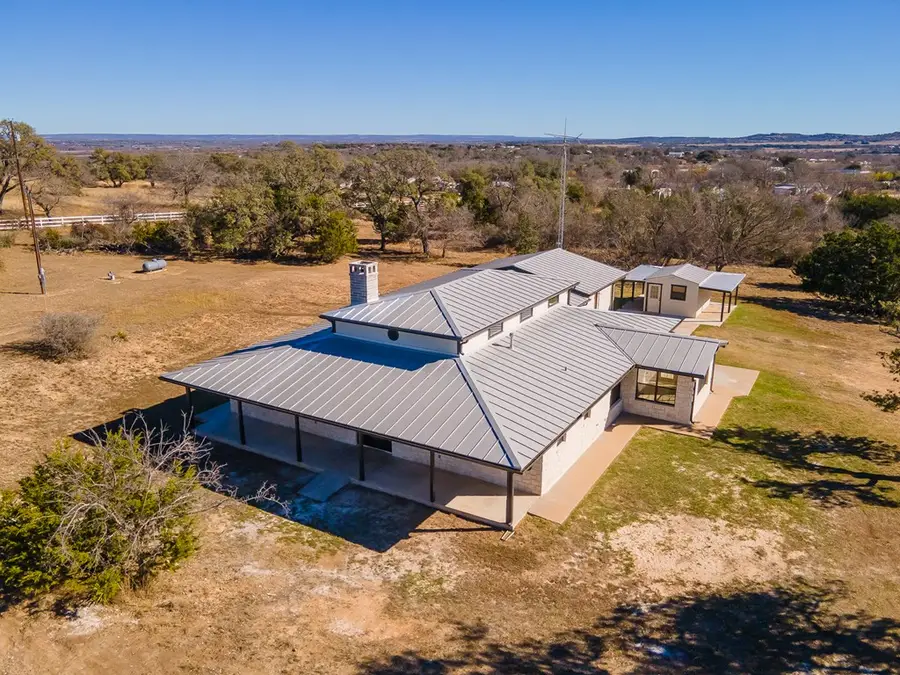622 Paradise Ranch Rd, Fredericksburg, TX 78624 - Image #3