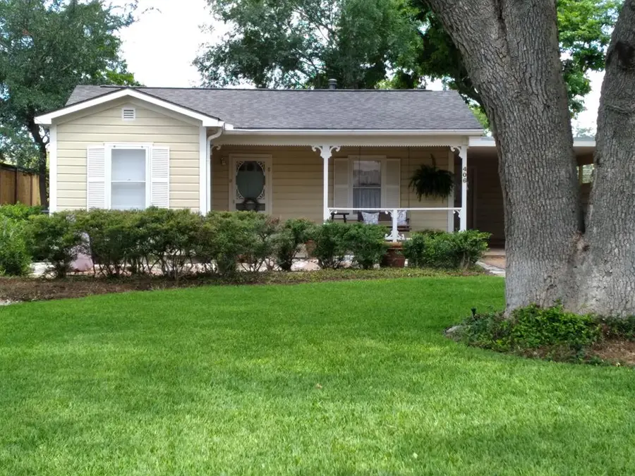 406 N Adams St, Fredericksburg, TX 78624 - Image #3