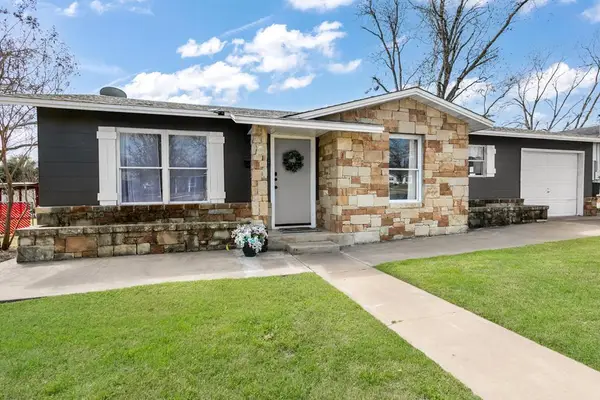 333 W Burbank St, Fredericksburg, TX 78624