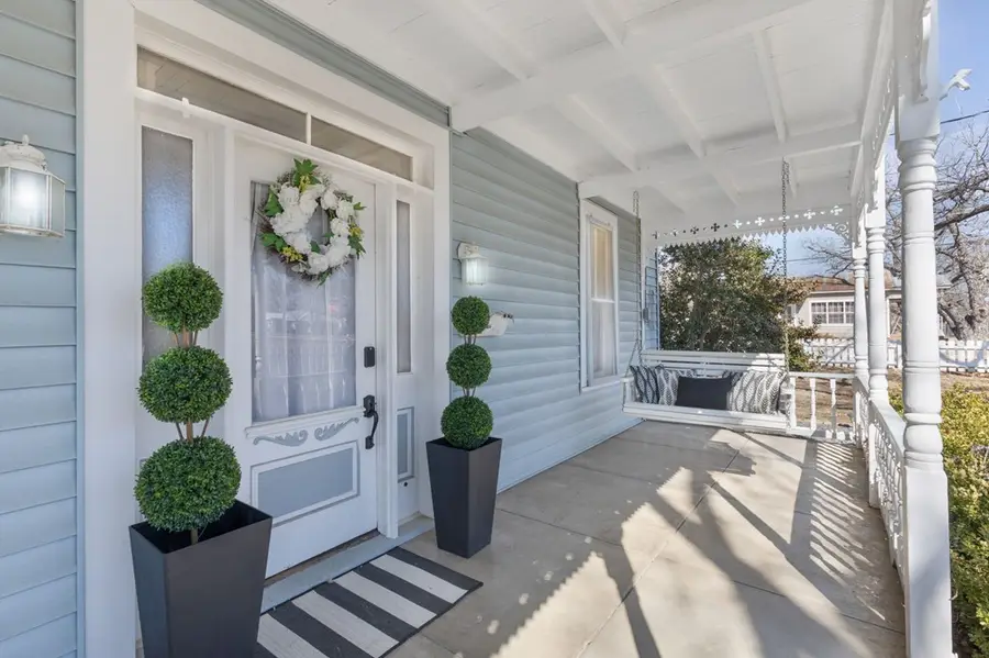 908 N Crockett St, Fredericksburg, TX 78624 - Image #3