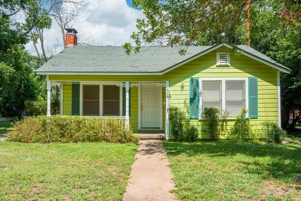 618 Lois St, Kerrville, TX 78028