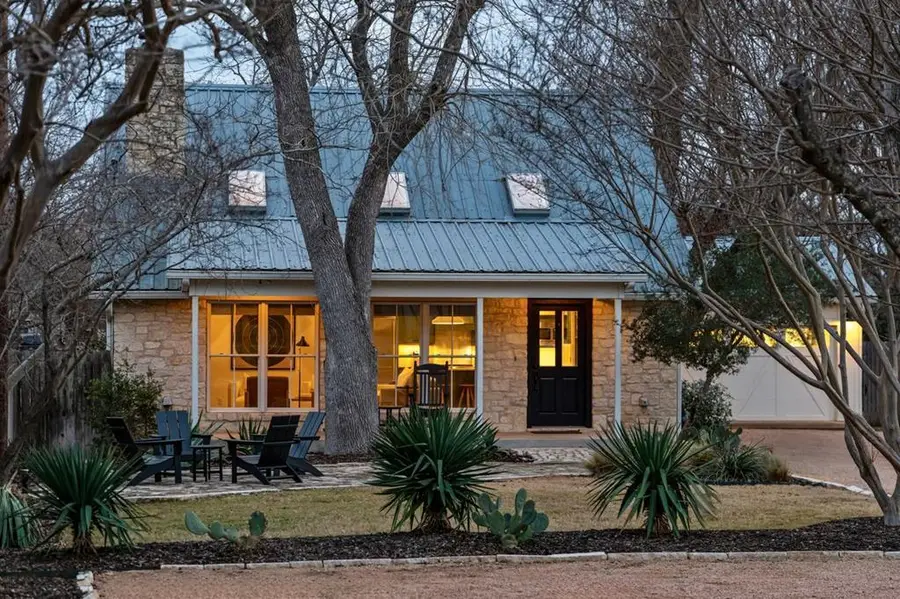 205 E Centre St, Fredericksburg, TX 78624 - Image #2