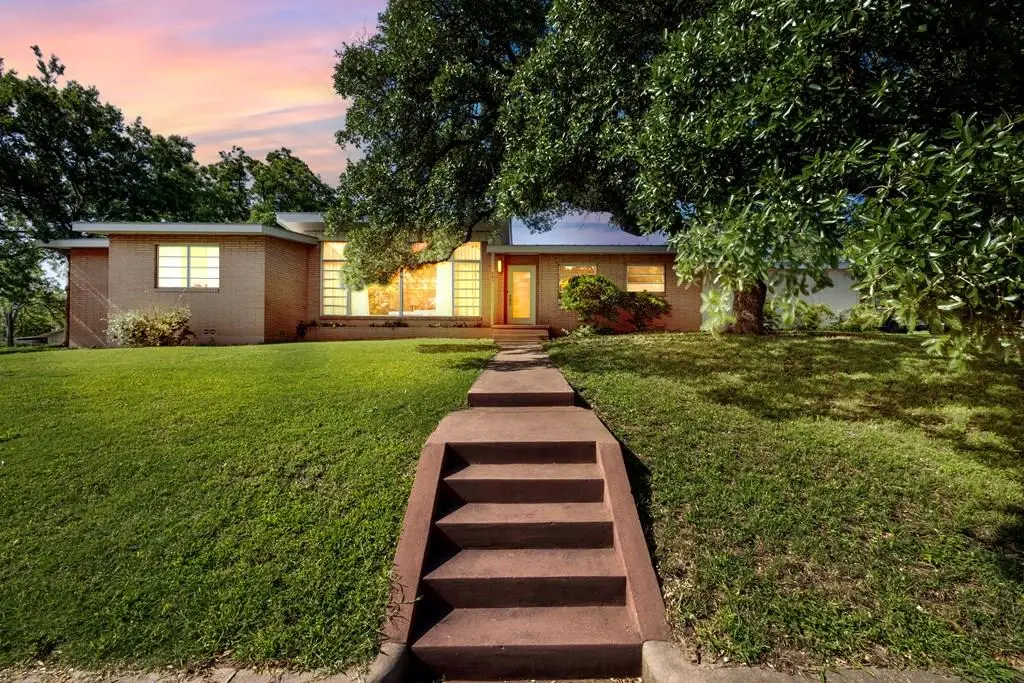 207 Walnut St, Fredericksburg, TX 78624 - #1