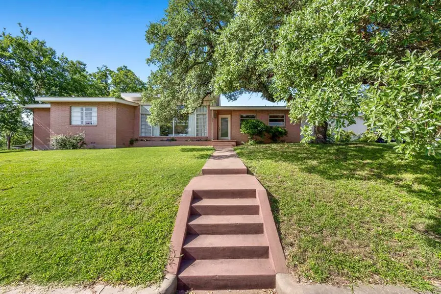 207 Walnut St, Fredericksburg, TX 78624 - #2
