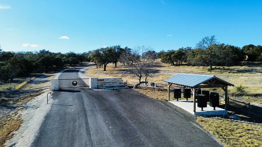 80 Pinnacle Dr, Fredericksburg, TX 78624 - Image #2