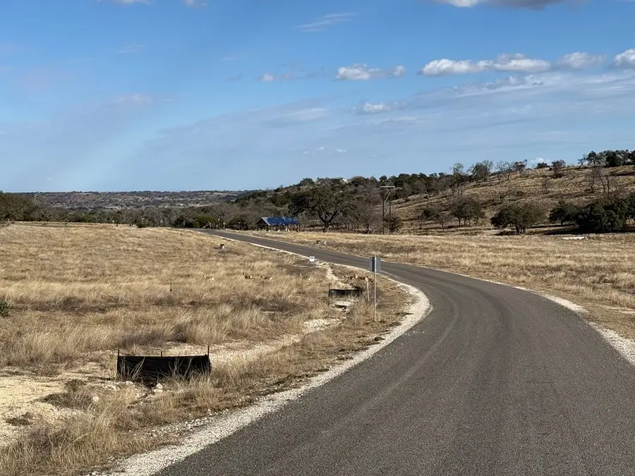 80 Pinnacle Dr, Fredericksburg, TX 78624 - Image #3