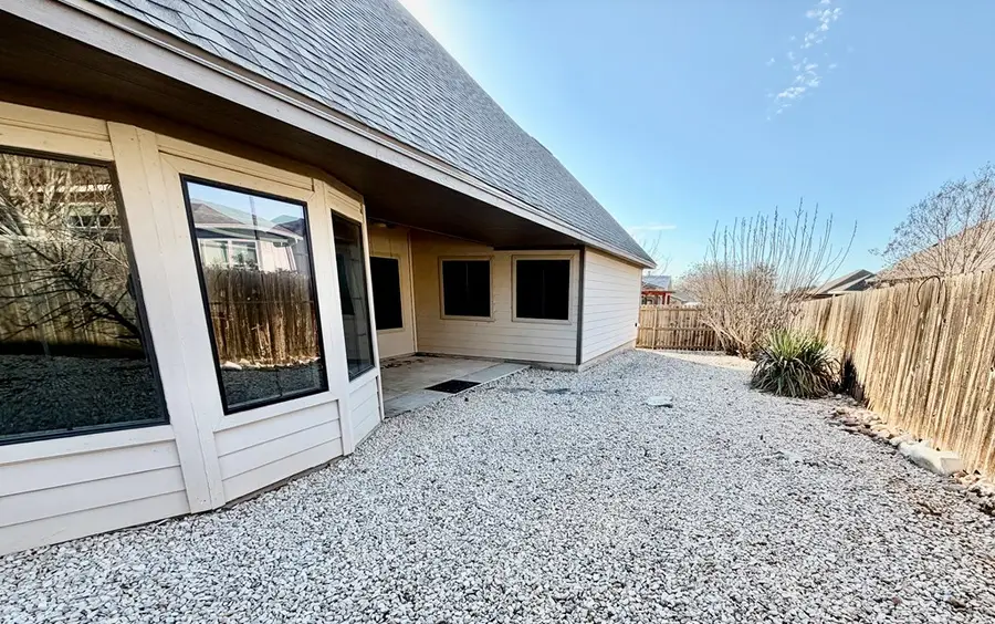 704 Darlington Dr, Fredericksburg, TX 78624 - #2