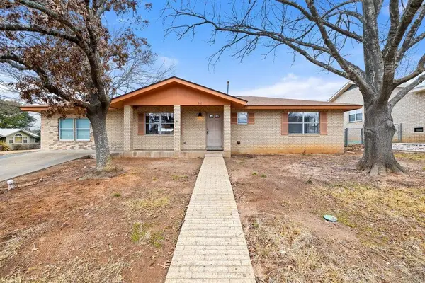 618 Cross Mountain Dr, Fredericksburg, TX 78624