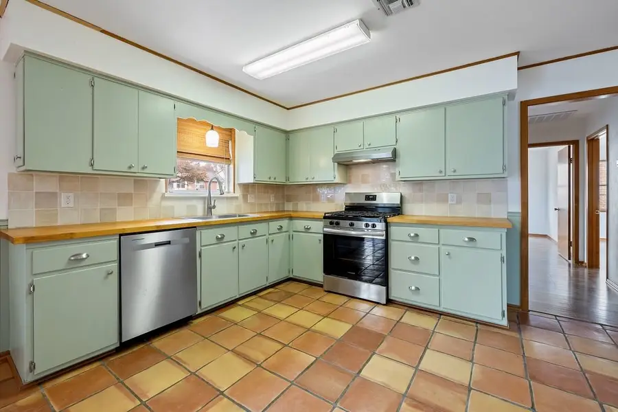 618 Cross Mountain Dr, Fredericksburg, TX 78624 - #2