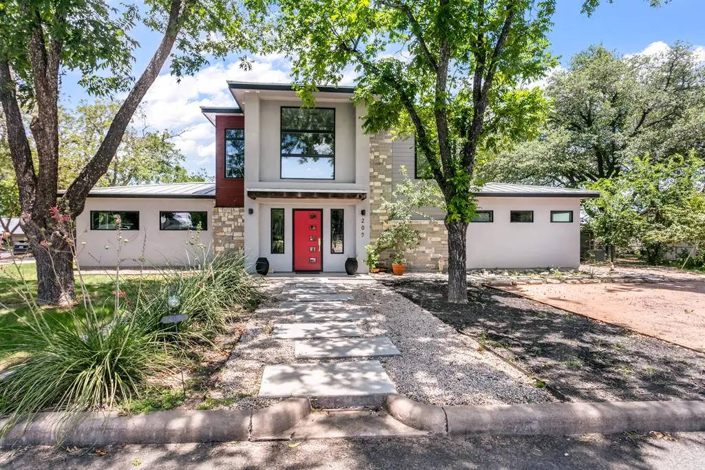 209 N Elk St, Fredericksburg, TX 78624 - #1