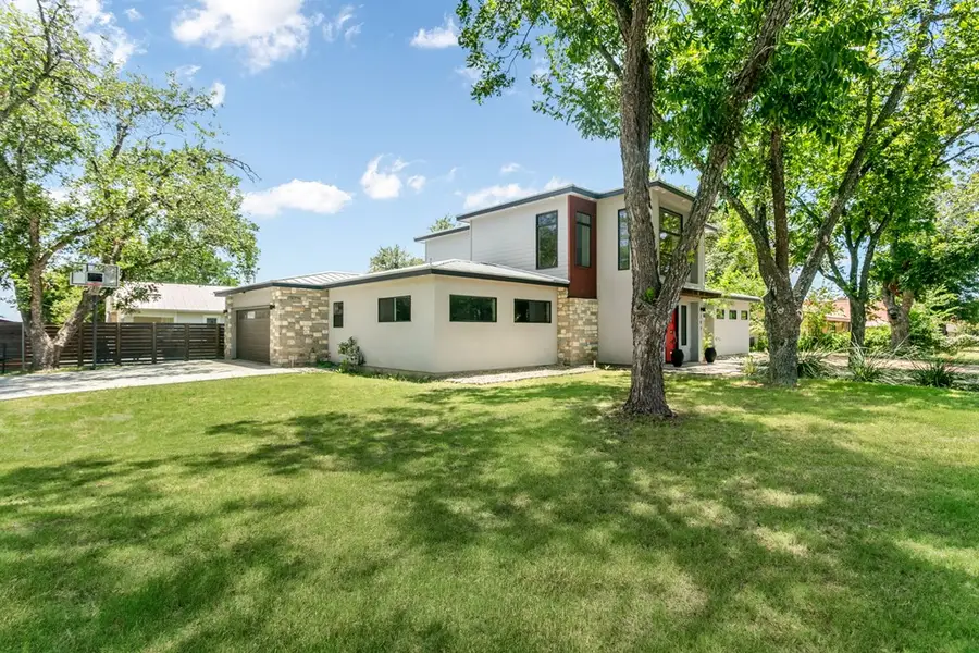 209 N Elk St, Fredericksburg, TX 78624 - #2