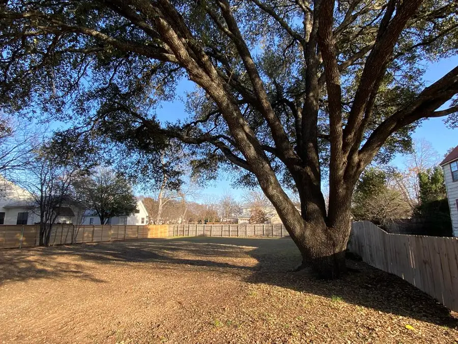 207 N Acorn St, Fredericksburg, TX 78624 - #2