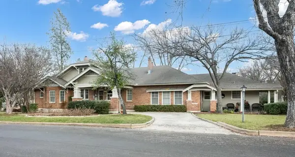 101 E Hackberry St, Fredericksburg, TX 78624