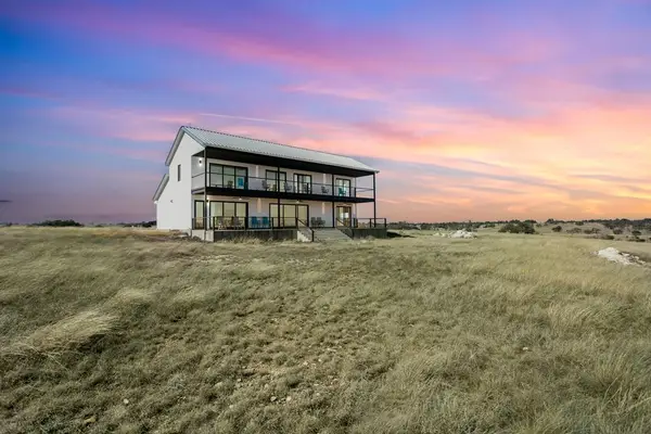 300 W Junker Hill Dr, Fredericksburg, TX 78624