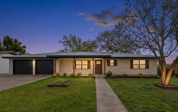 1009 Avenue D, Fredericksburg, TX 78624