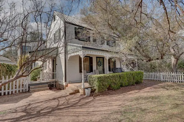 507 W Travis St, Fredericksburg, TX 78624