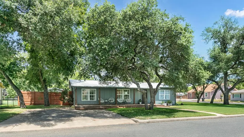 912 Apple St, Fredericksburg, TX 78624 - #1
