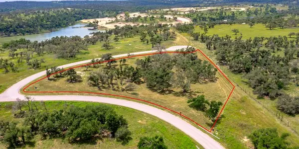 676 Lago Vista Dr, Fredericksburg, TX 78624