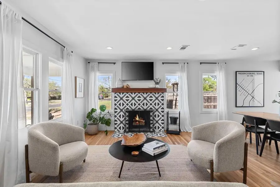 328 W Morse St, Fredericksburg, TX 78624 - #2