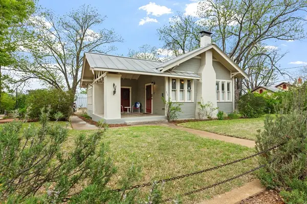 215 E Travis St, Fredericksburg, TX 78624