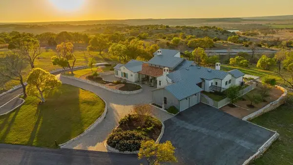 77 Last Trl, Fredericksburg, TX 78624