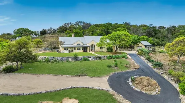 116 N Homestead Park Rd, Comfort, TX 78013