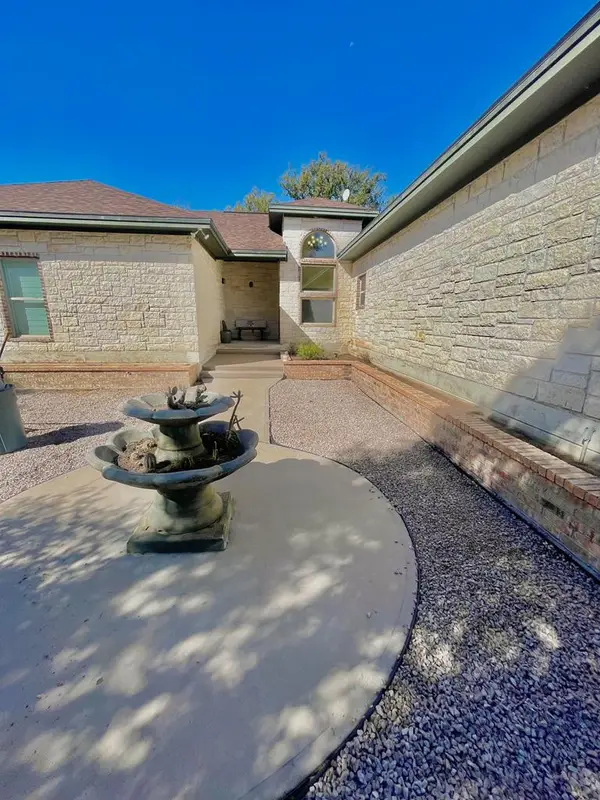 110 Llano Oaks Dr, Llano, TX 78643