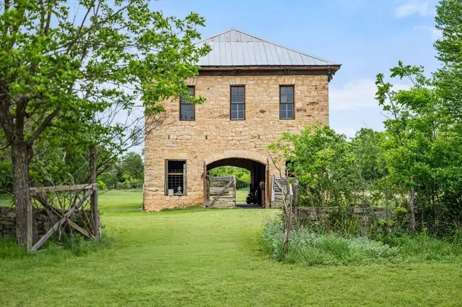 426 E Ranch Rd 962, Round Mountain, TX 78663 - #2