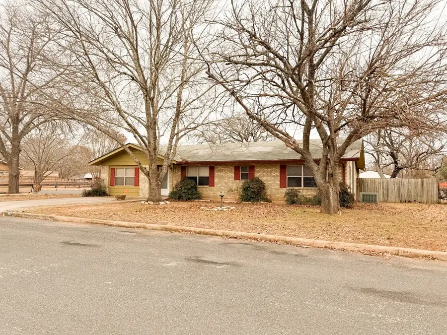607 N Bowie, Fredericksburg, TX 78624 - #3