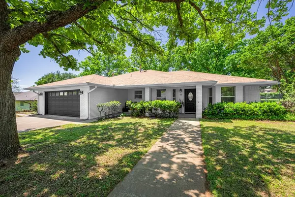 111 Edgewood Dr, Fredericksburg, TX 78624