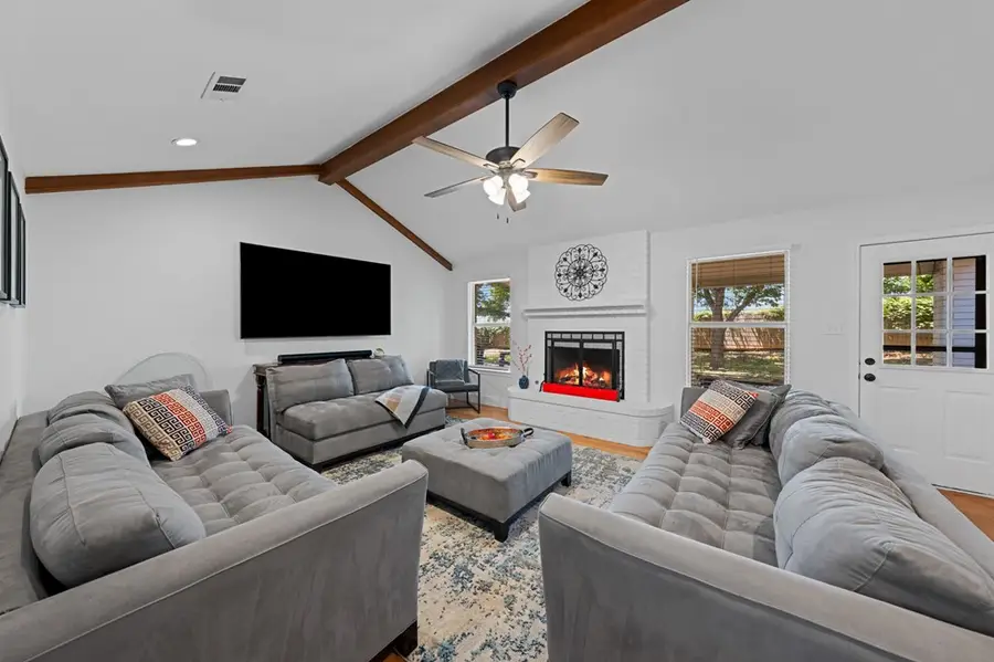 111 Edgewood Dr, Fredericksburg, TX 78624 - #2