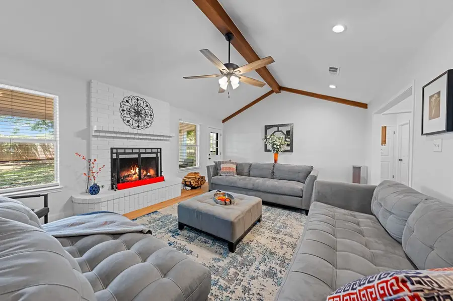 111 Edgewood Dr, Fredericksburg, TX 78624 - #3